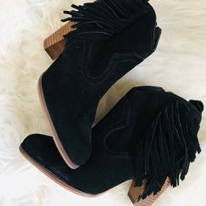 Steve Madden black booties with tassels